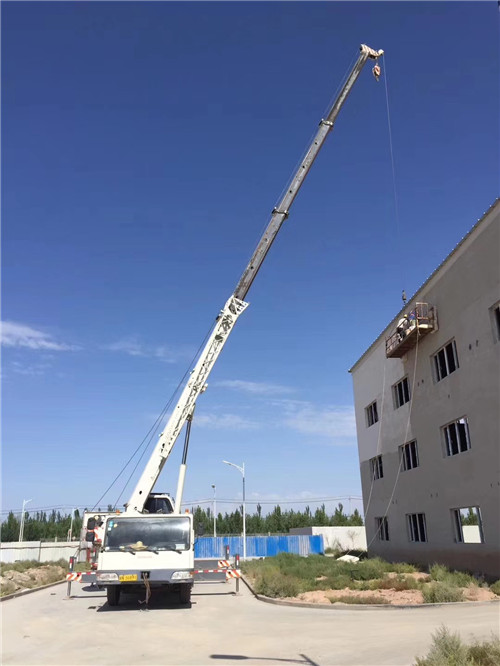 桐梓县“轻装强干”—— 吊车的 “轻量化臂架” 技术